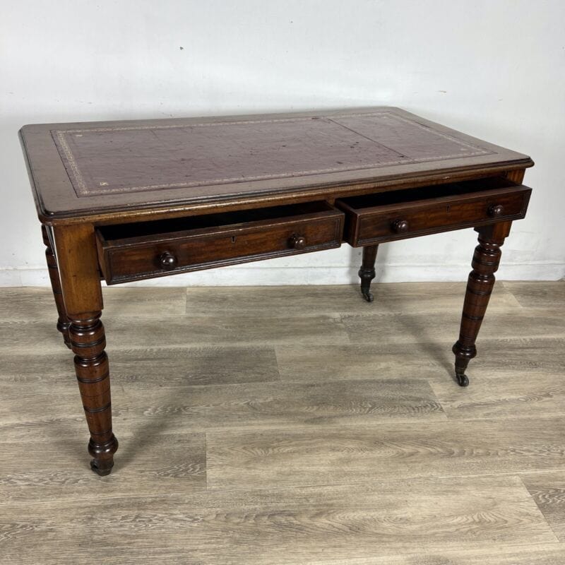 Antica scrivania scrittoio classica tavolo da ufficio in legno con piano pelle Categoria  Scrittoi & Ribalte