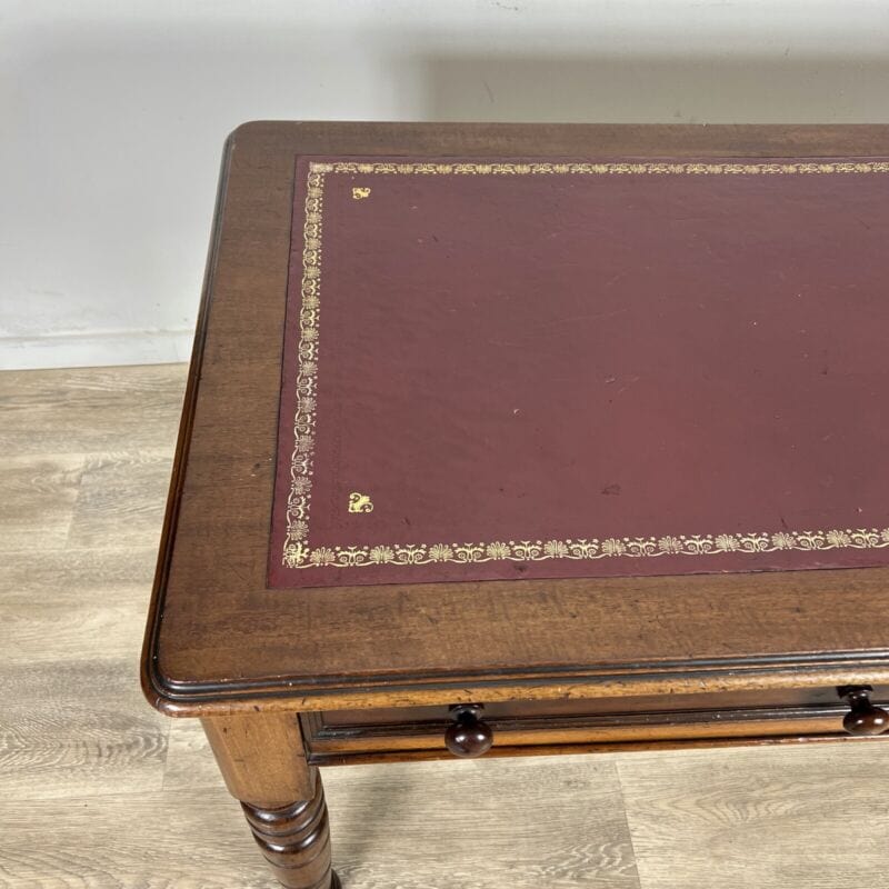 Antica scrivania scrittoio classica tavolo da ufficio in legno con piano pelle Categoria  Scrittoi & Ribalte