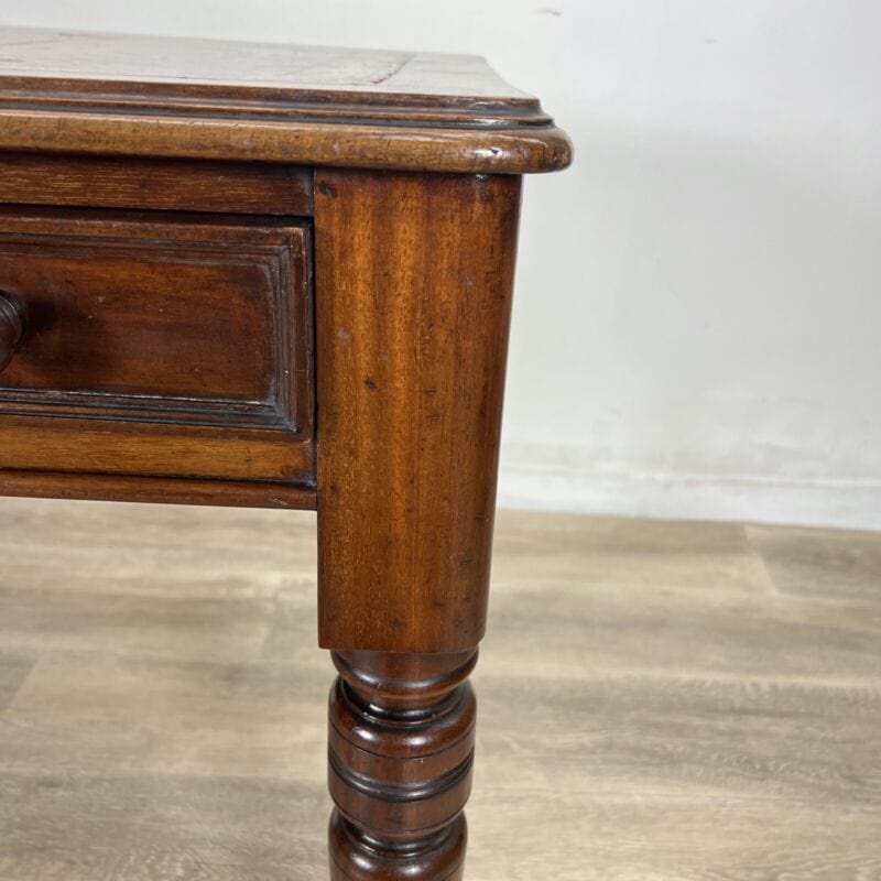 Antica scrivania scrittoio classica tavolo da ufficio in legno con piano pelle Categoria  Scrittoi & Ribalte