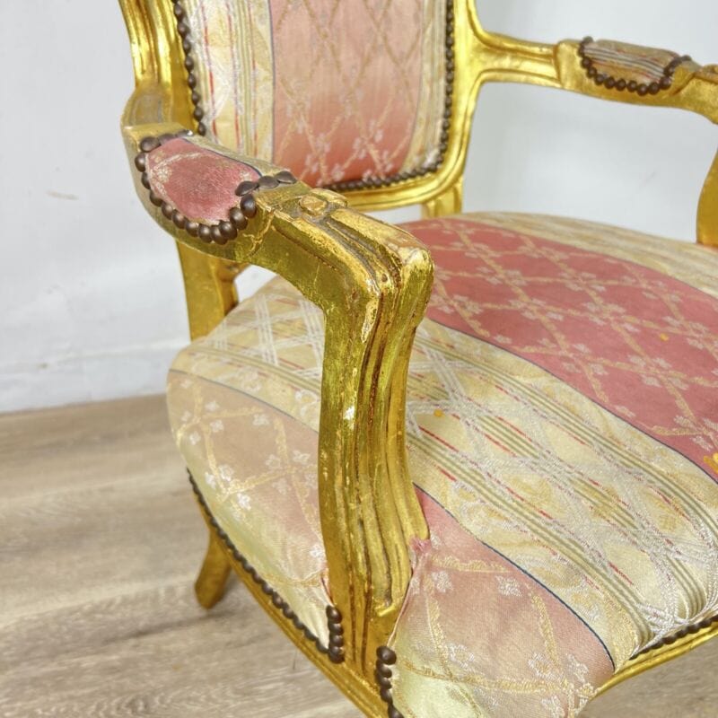 Antica sedia con braccioli poltrona in legno oro stile Luigi XVI Barocco dorata Categoria  Arredamento