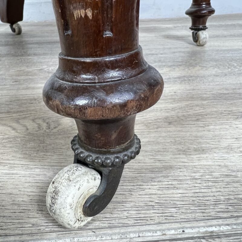 Antica sedia imbottita bassa poltrona per camera da letto o salotto epoca 800 Categoria Sedie