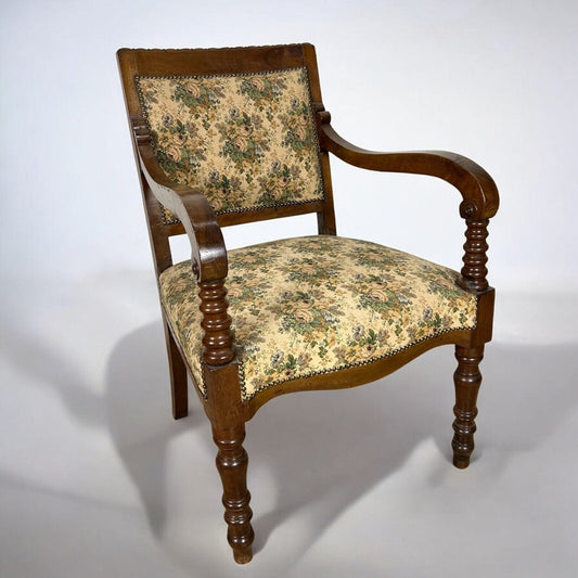 Antica sedia imbottita con braccioli poltrona trono in legno di noce epoca 800 Categoria  Sedie