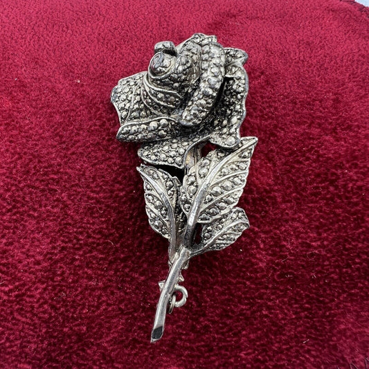 Antica Spilla inglese a forma di Rosa in metallo marcasite anni '50 gioiello Categoria  Bigiotteria & Accessori