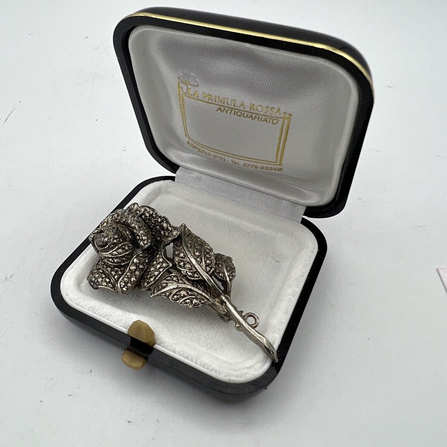 Antica Spilla inglese a forma di Rosa in metallo marcasite anni '50 gioiello Categoria Bigiotteria & Accessori