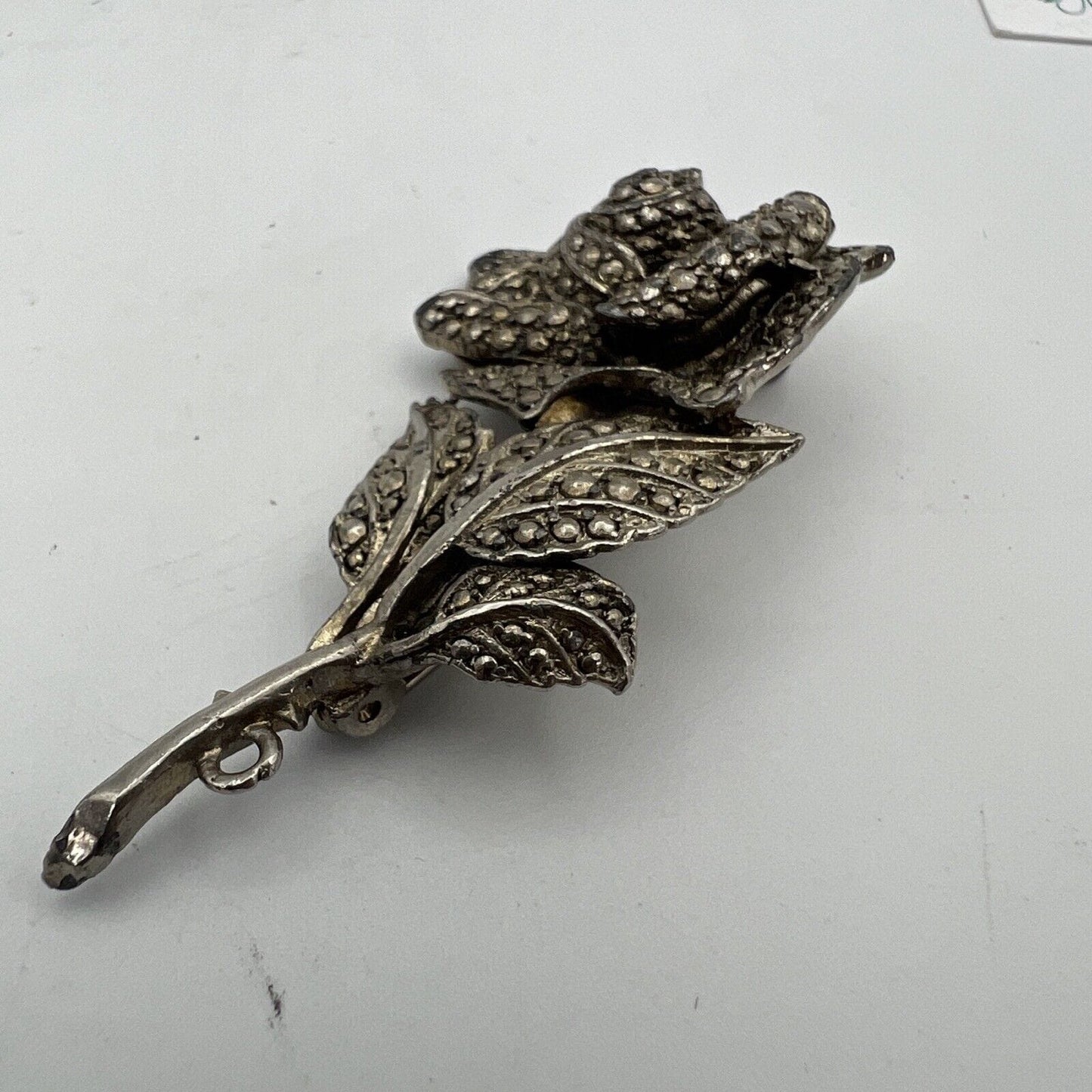 Antica Spilla inglese a forma di Rosa in metallo marcasite anni '50 gioiello Categoria Bigiotteria & Accessori
