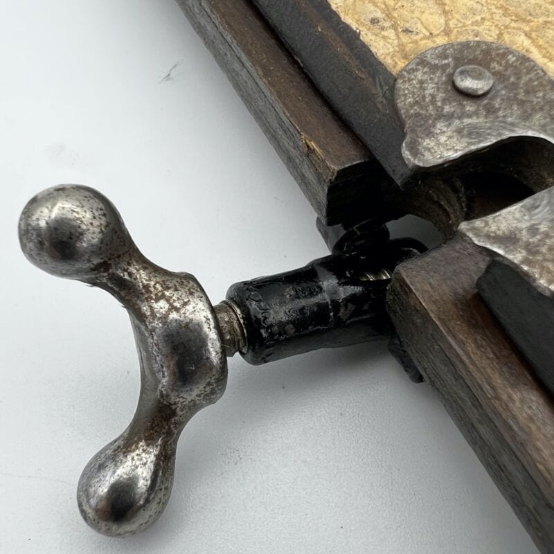 Antica stira cravatte vintage in legno epoca 900 piccola pressa manuale Inglese Categoria Attrezzi e Strumenti