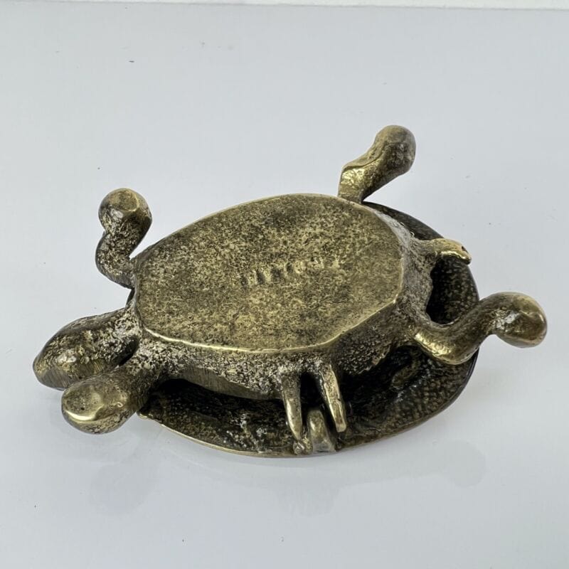 Antica Tartaruga in Ottone scatolina miniatura statuina vintage Poasacenere 1950 Categoria Sculture e Miniature