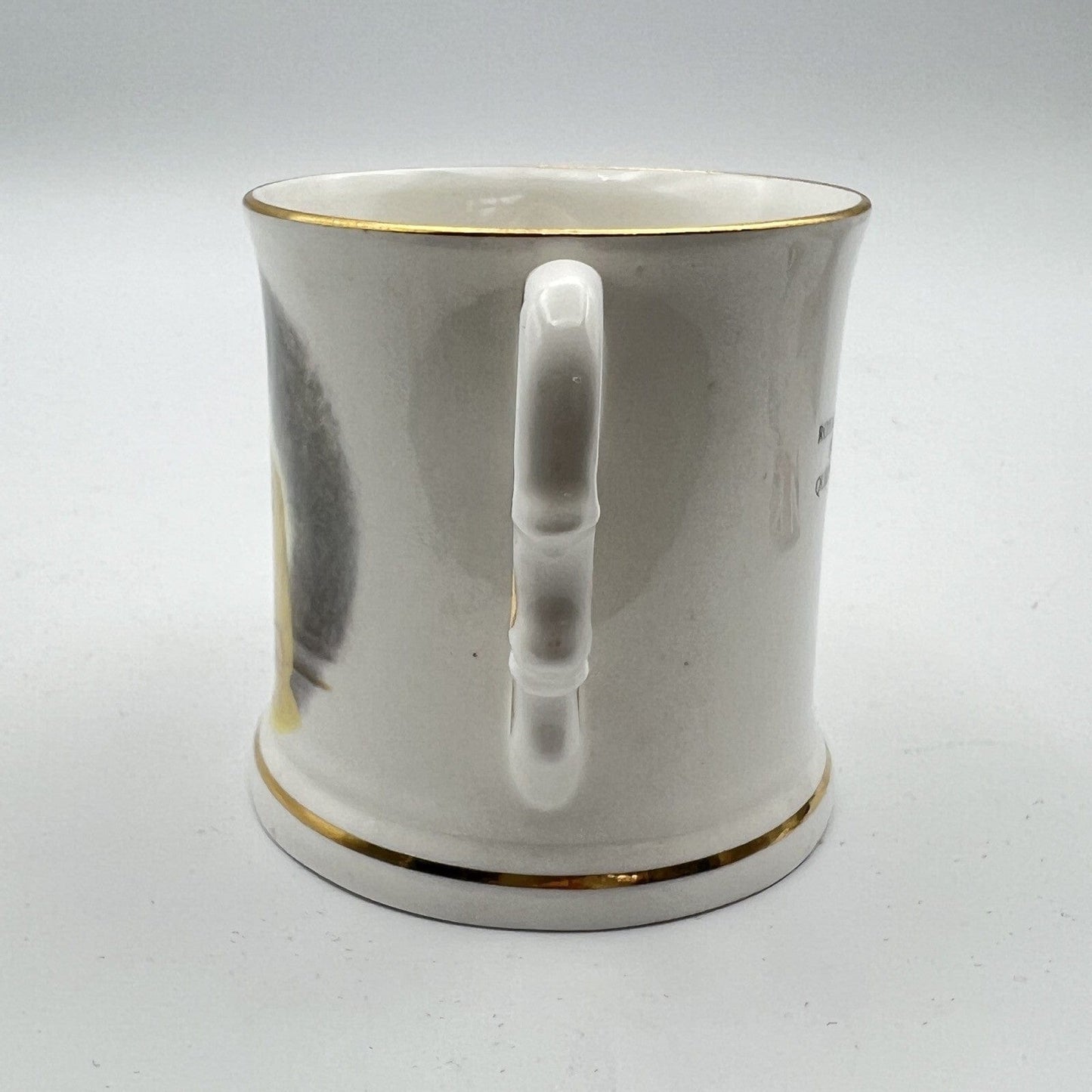 Antica Tazza Mug in Ceramica Inglese Regina Elisabetta II Casa Reale anni '70 Categoria Arte e antiquariato:Porcellana e ceramica:Altro porcellana e ceramica