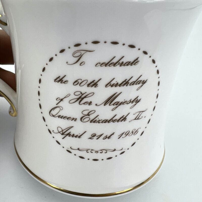 Antica Tazza Mug in Ceramica Inglese Regina Elisabetta  II Casa Reale anno 1986 Categoria  Ceramiche e Porcellane