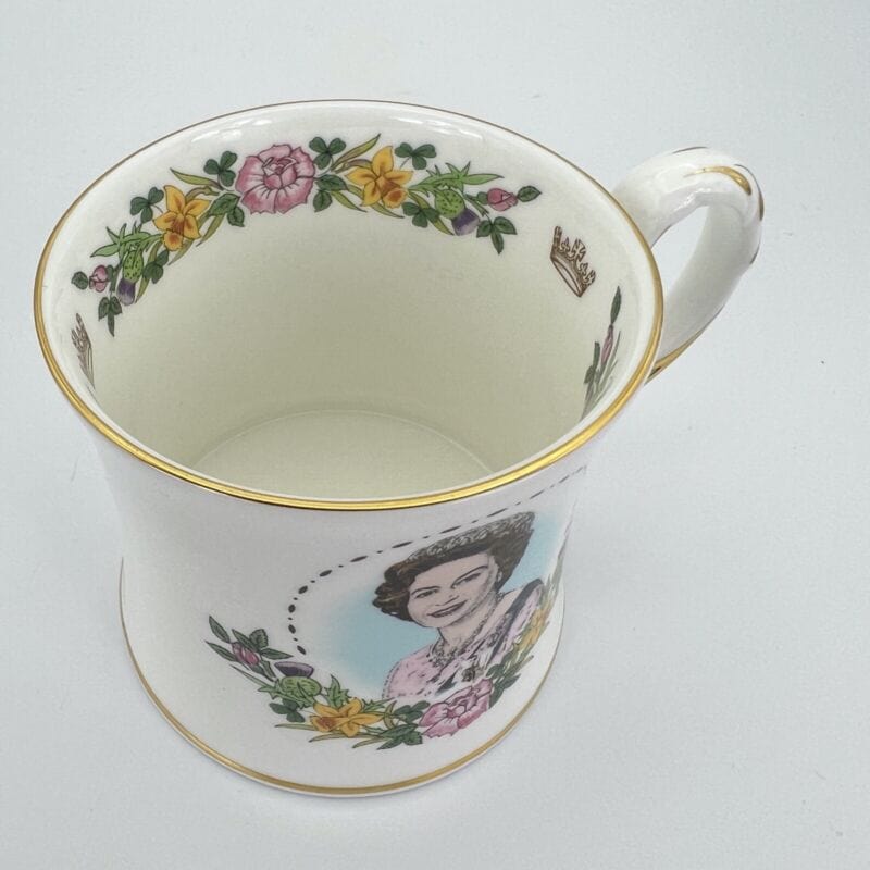 Antica Tazza Mug in Ceramica Inglese Regina Elisabetta  II Casa Reale anno 1986 Categoria  Ceramiche e Porcellane