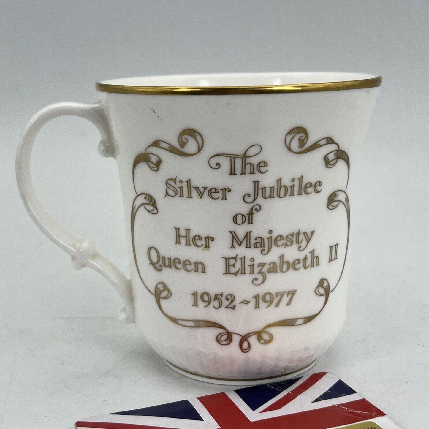 Antica Tazza Mug Inglese Regina Elisabetta II Casa Reale commemorativa 1977 Categoria Arte e antiquariato:Porcellana e ceramica:Altro porcellana e ceramica