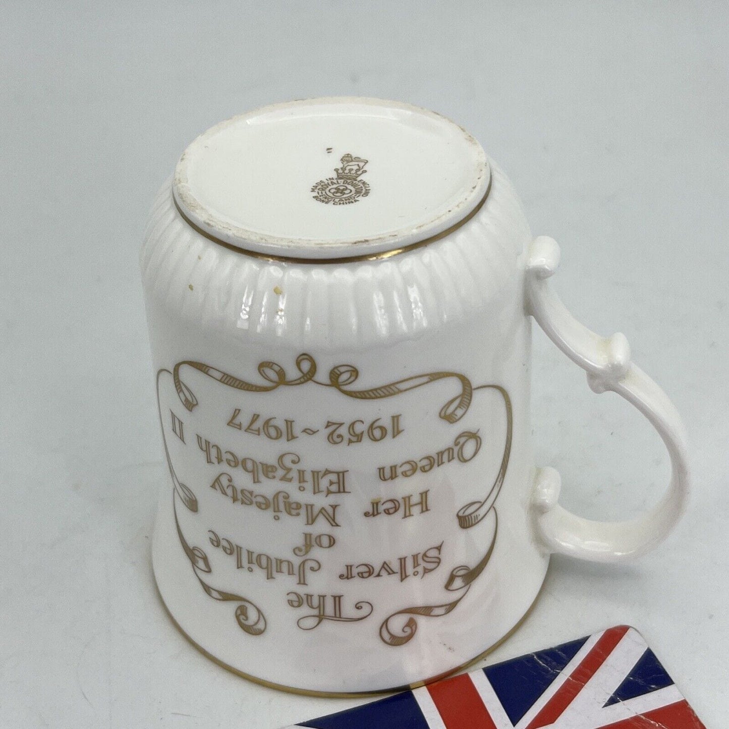 Antica Tazza Mug Inglese Regina Elisabetta II Casa Reale commemorativa 1977 Categoria Arte e antiquariato:Porcellana e ceramica:Altro porcellana e ceramica