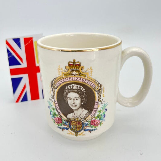 Antica Tazza Mug Inglese Regina Elisabetta II Casa Reale commemorativa 1977 Categoria  Boccali