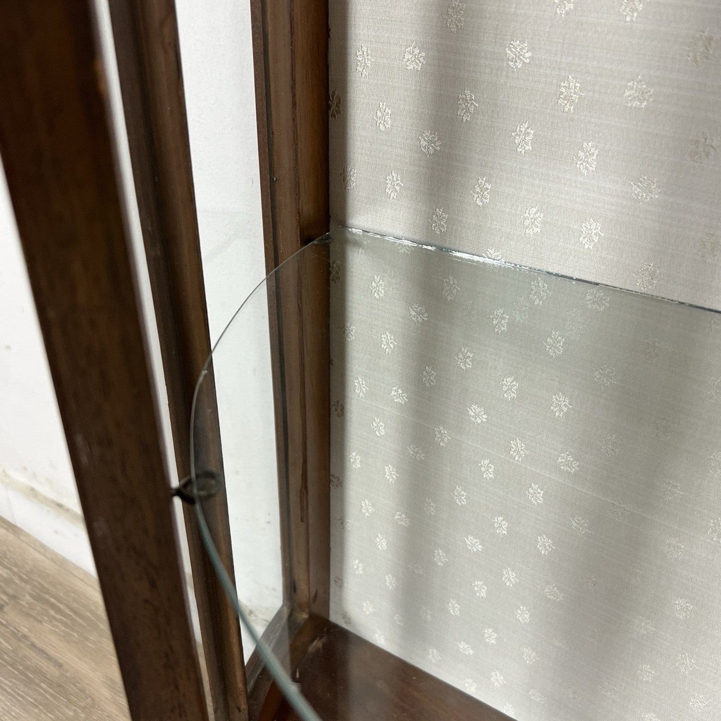 Antica Vetrina piccola cristalliera vetrinetta Stile Art Deco Anni '30 in Noce Categoria Vetrine