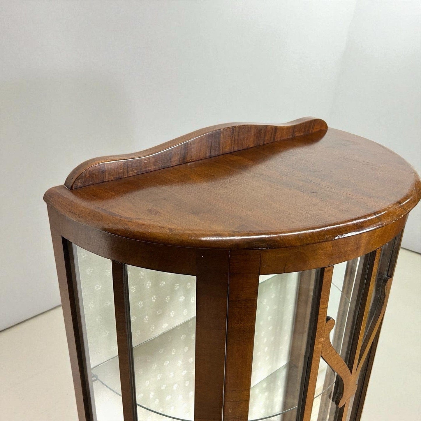Antica Vetrina piccola cristalliera vetrinetta Stile Art Deco Anni '30 in Noce Categoria Vetrine