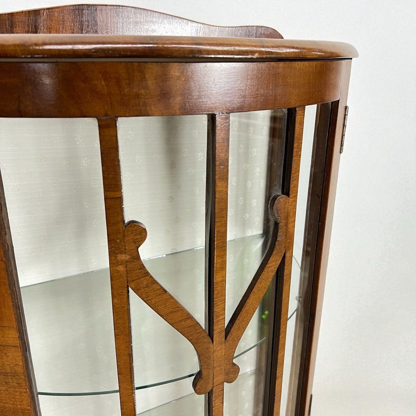 Antica Vetrina piccola cristalliera vetrinetta Stile Art Deco Anni '30 in Noce Categoria Vetrine