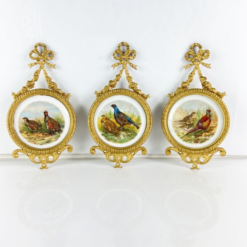 Antichi quadretti in miniatura vintage Fagiani ottone bronzo ceramica con fiocco Categoria Quadri