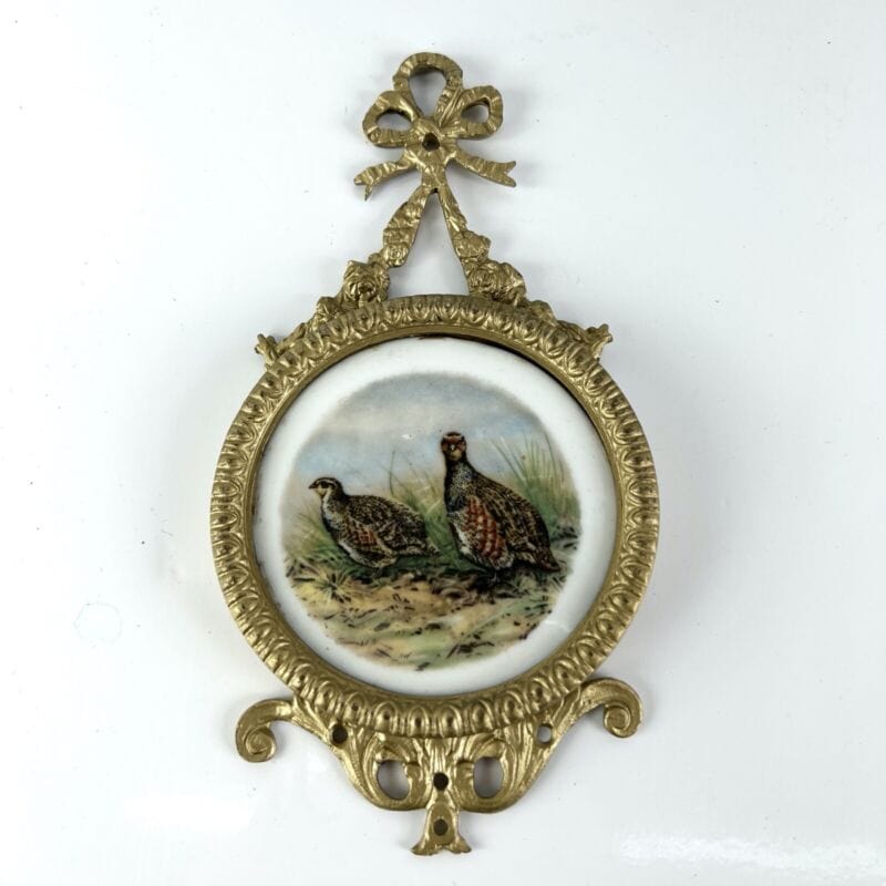 Antichi quadretti in miniatura vintage Fagiani ottone bronzo ceramica con fiocco Categoria Quadri