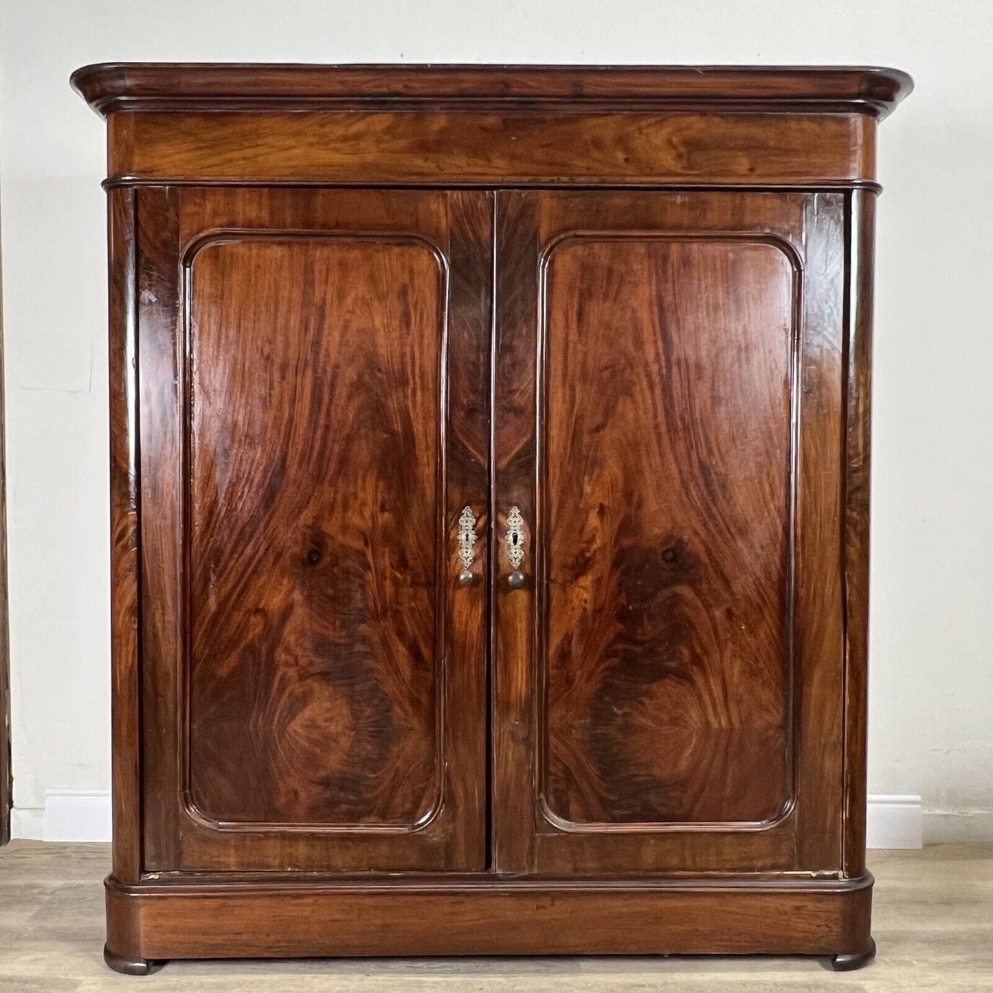 Antico Armadio Credenza Libreria Stipo Inglese epoca 800 in legno di Mogano Categoria Vetrine