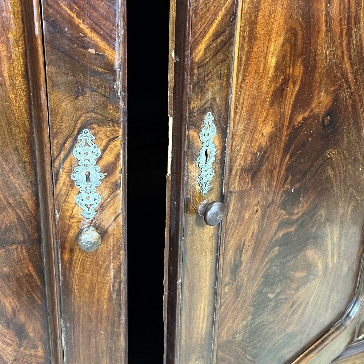 Antico Armadio Credenza Libreria Stipo Inglese epoca 800 in legno di Mogano Categoria Vetrine