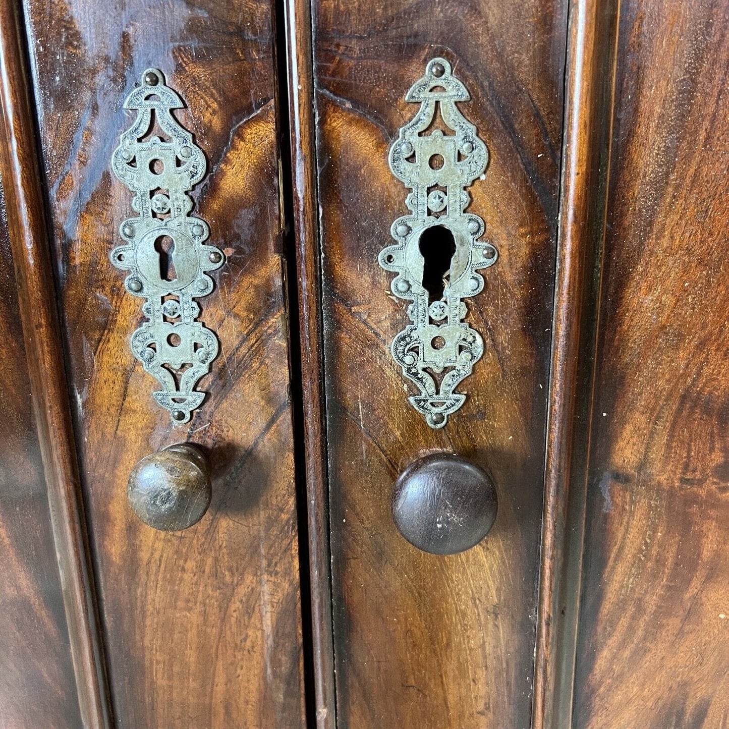 Antico Armadio Credenza Libreria Stipo Inglese epoca 800 in legno di Mogano Categoria Vetrine
