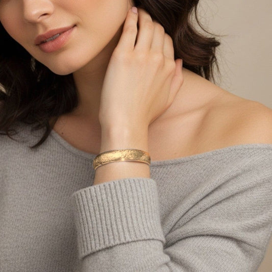 Antico Bracciale da donna in metallo placcato Oro braccialetto a fascia rigida Categoria Bigiotteria & Accessori