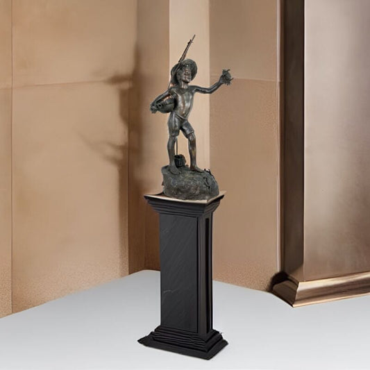 Antico bronzo scultura in firmata antica statua Aragostaio Venditore di Granchi Categoria Ottone