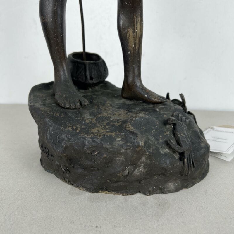 Antico bronzo scultura in firmata antica statua Aragostaio Venditore di Granchi Categoria Ottone