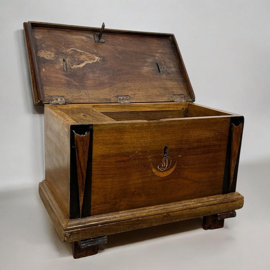 Antico Elemosiniere Italiano Cassa Scatola Scrigno Baule in legno epoca 800 Categoria Scatole in legno