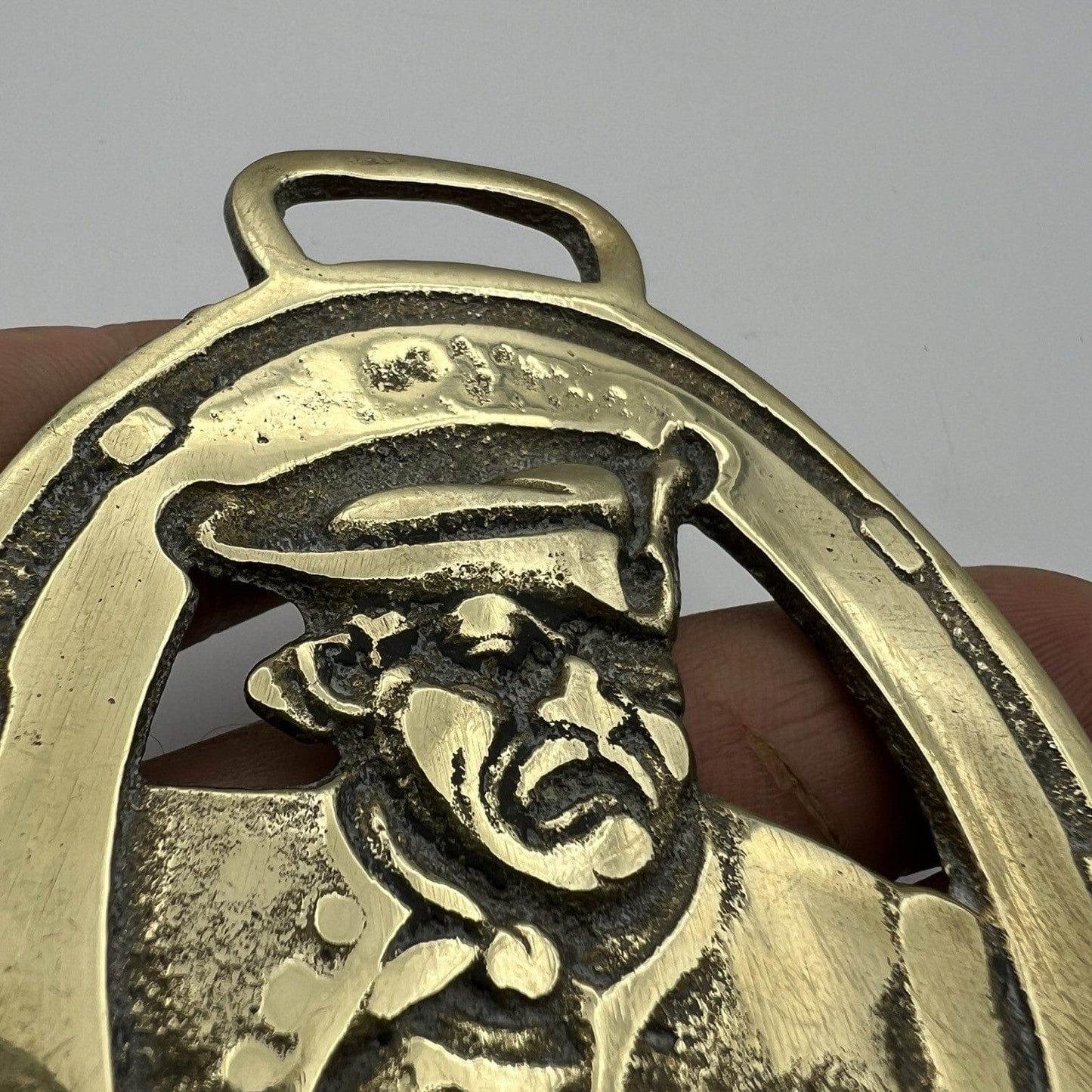 Antico fregio in ottone bronzo decorativo Finimento epoca Pirata Jamaica INN Categoria Finimenti per cavalli