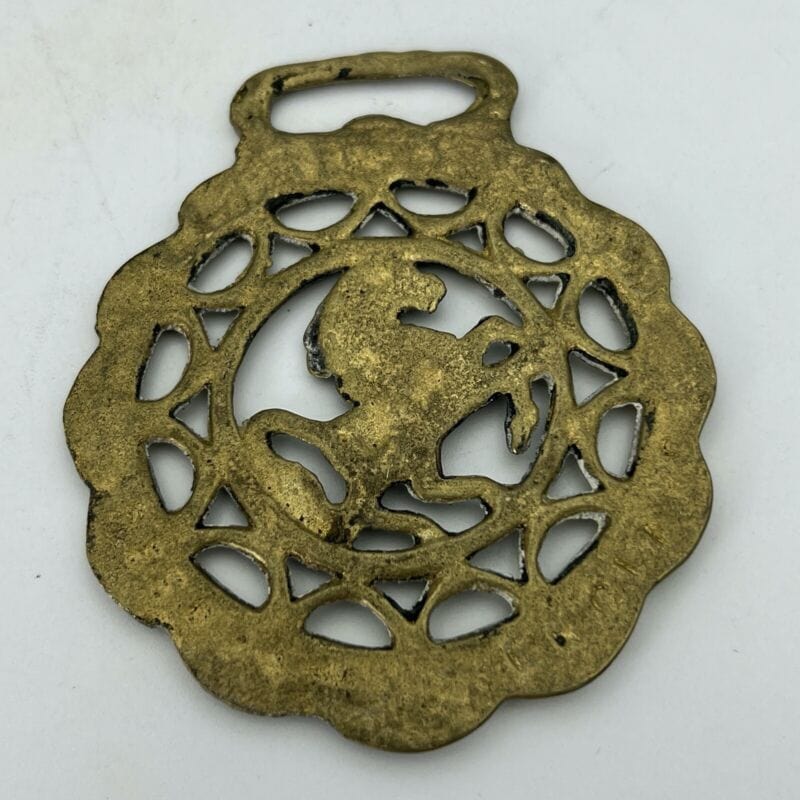 Antico fregio in ottone bronzo decorazione Finimento per Cavallo Rampante 900 Categoria  Finimenti per cavalli