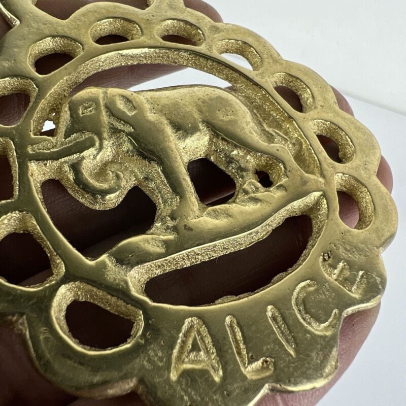 Antico fregio in ottone bronzo elemento decorativo Finimento epoca Elefante Alice Categoria Ottone