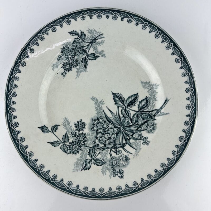 Antico Piatto decorativo in terraglia epoca 800 Francese Bianco e Verde Petrolio Categoria Ceramiche e Porcellane