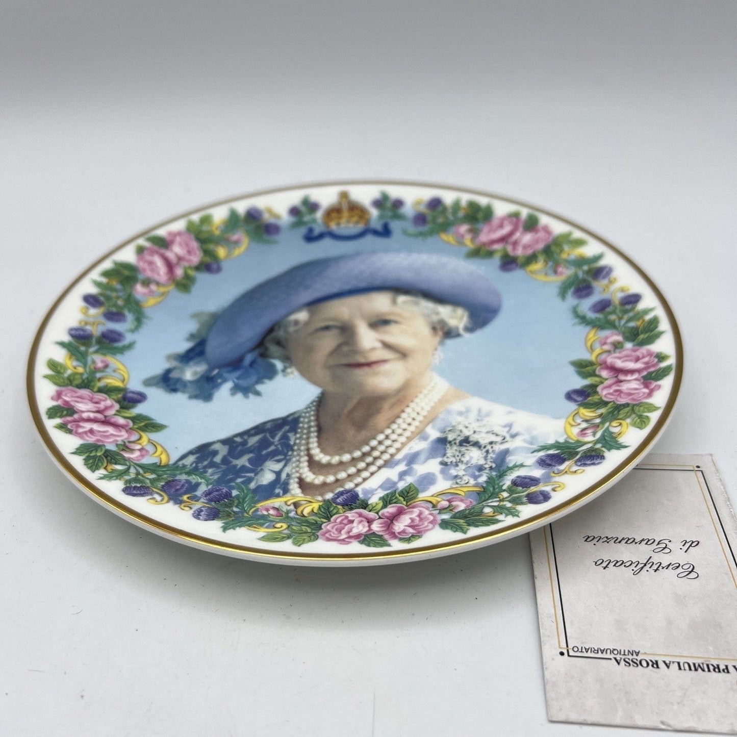 Antico piatto in Ceramica Inglese Regina Madre Elisabetta Casa Reale 100 anni Categoria Arte e antiquariato:Porcellana e ceramica:Altro porcellana e ceramica