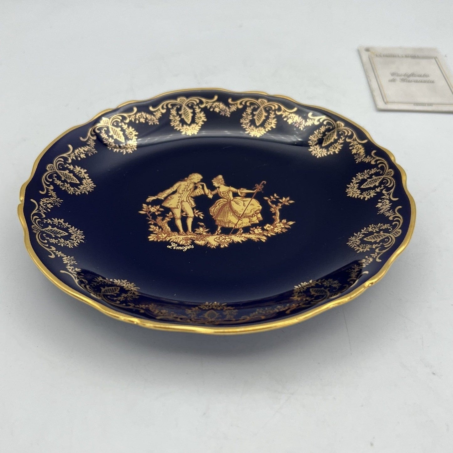 Antico Piatto piattino in porcellana Limoges blu e oro Stile Fragonard Vintage Categoria Piatti e Piattini