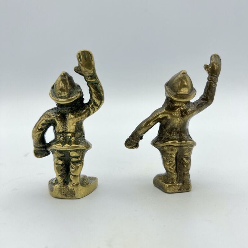 Antico poliziotto Inglese in Ottone scultura Vintage Epoca 900 Guardia Soldato Categoria Ottone