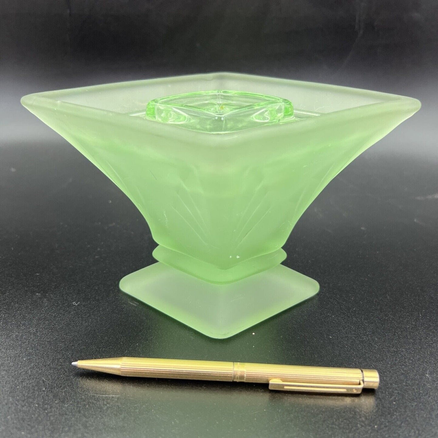 Antico porta fiori in vetro opaline verde Art Deco anni 30 Bagley portafiori Categoria Vetri e Cristalli