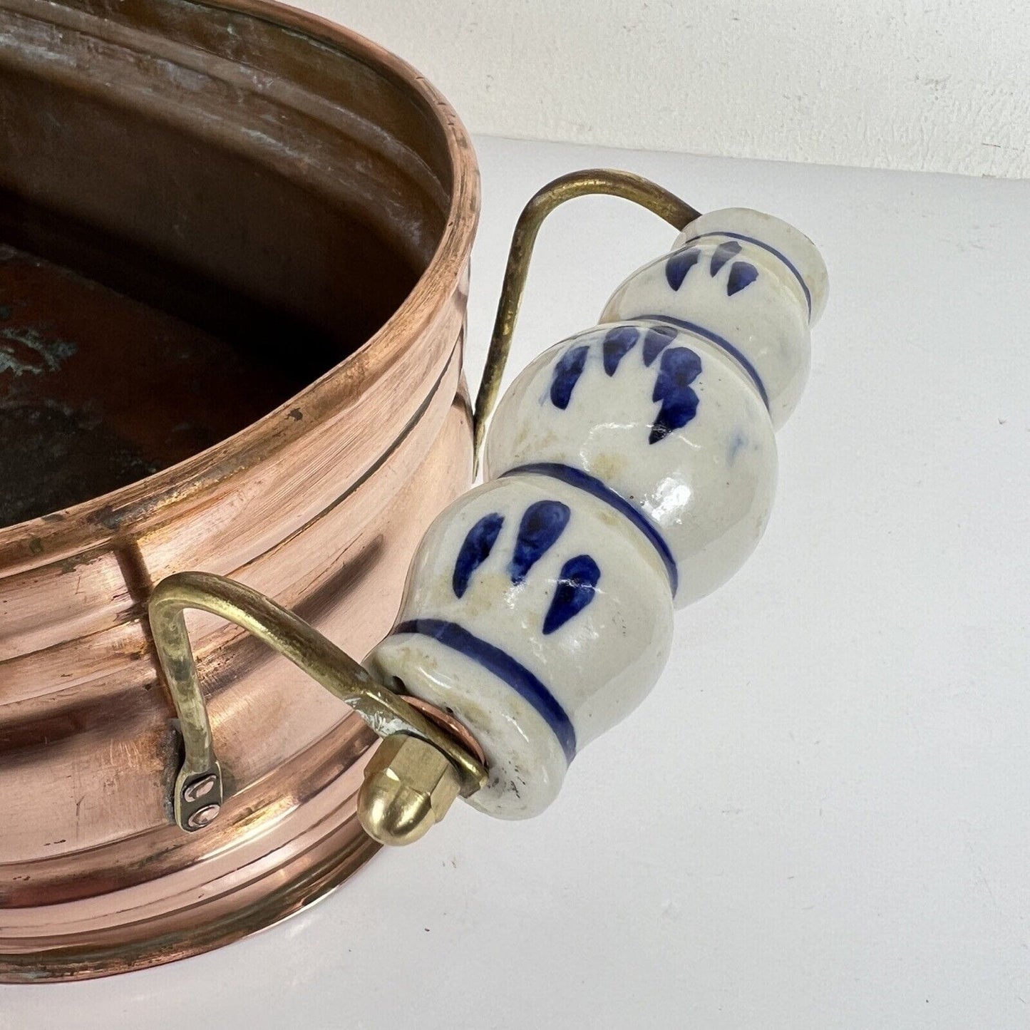 Antico Porta vaso contenitore in rame con manici d'epoca 900 cache pot Categoria altro