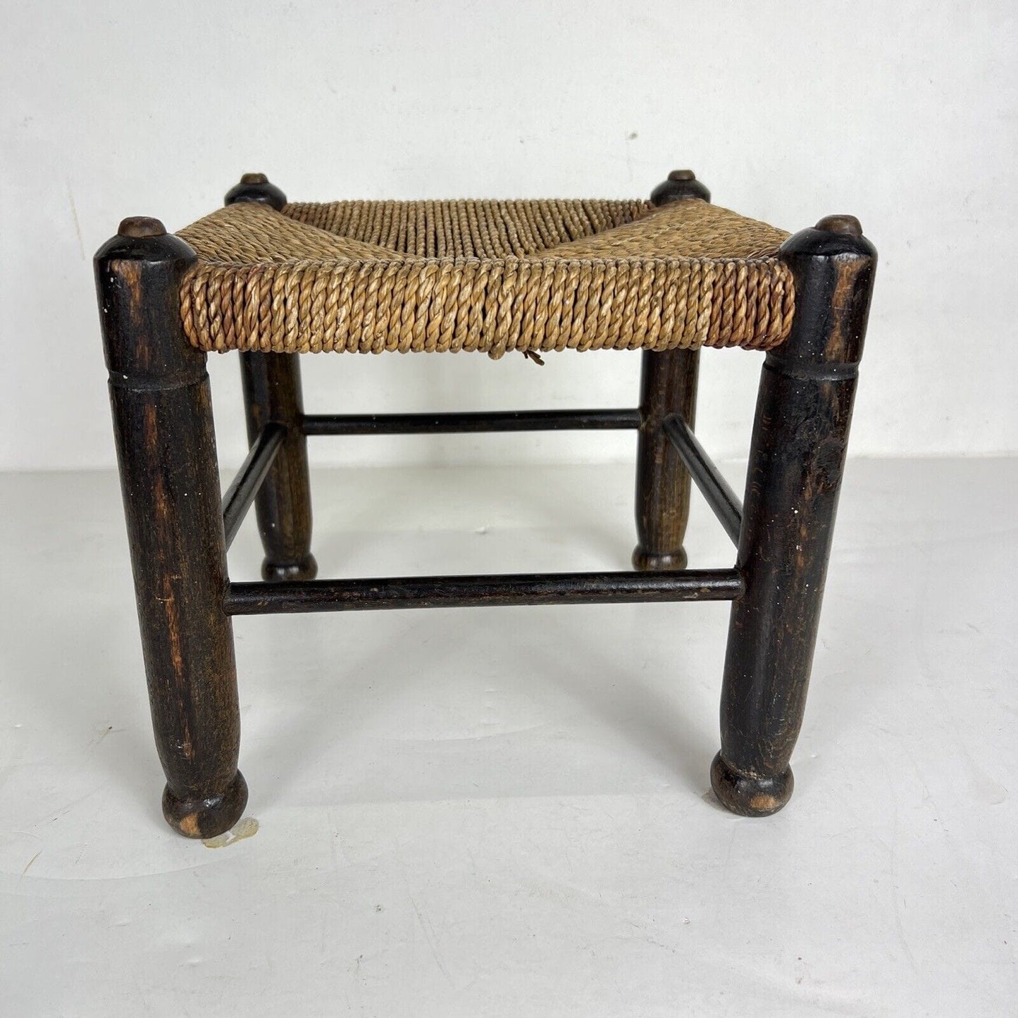 Antico Sgabello panchetta vintage panca in legno giunco rustica tavolino antico Categoria Sgabelli - Pouf - Poggiapiedi