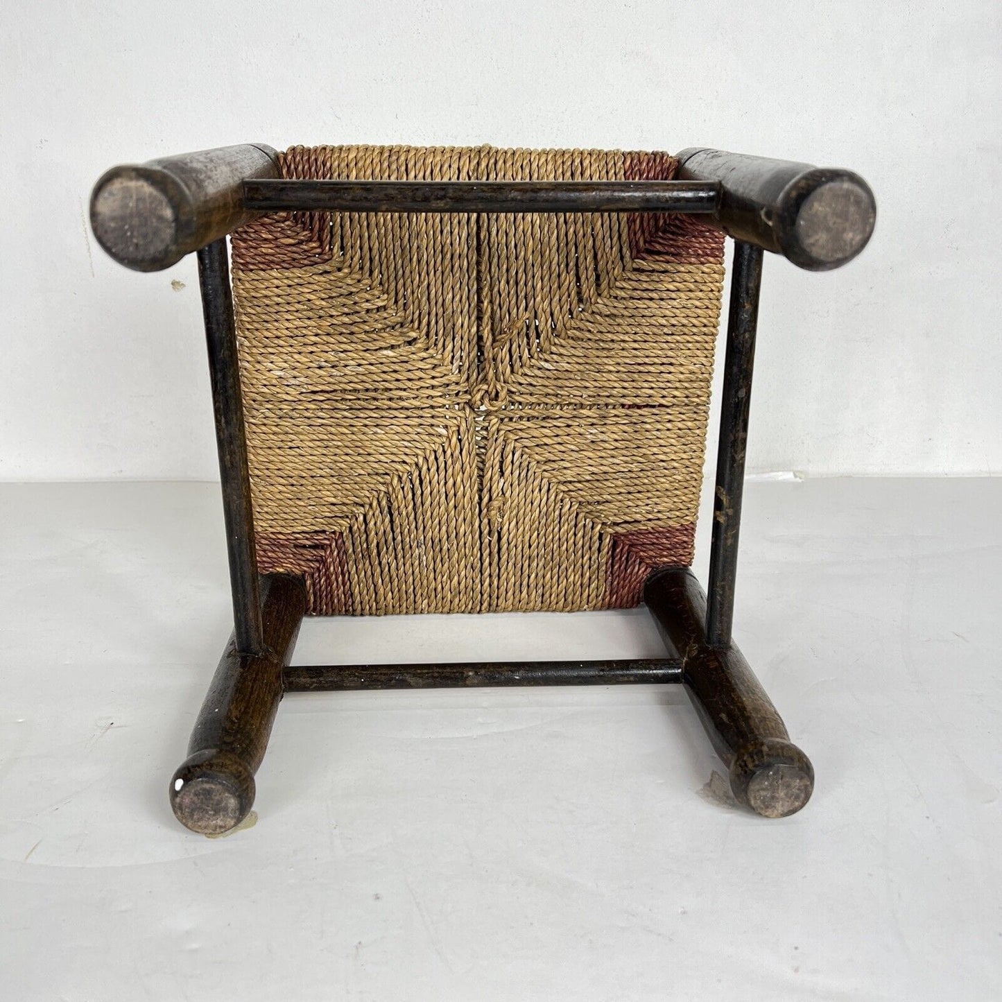 Antico Sgabello panchetta vintage panca in legno giunco rustica tavolino antico Categoria Sgabelli - Pouf - Poggiapiedi