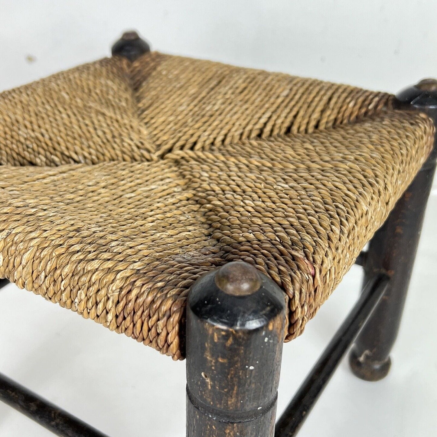 Antico Sgabello panchetta vintage panca in legno giunco rustica tavolino antico Categoria Sgabelli - Pouf - Poggiapiedi