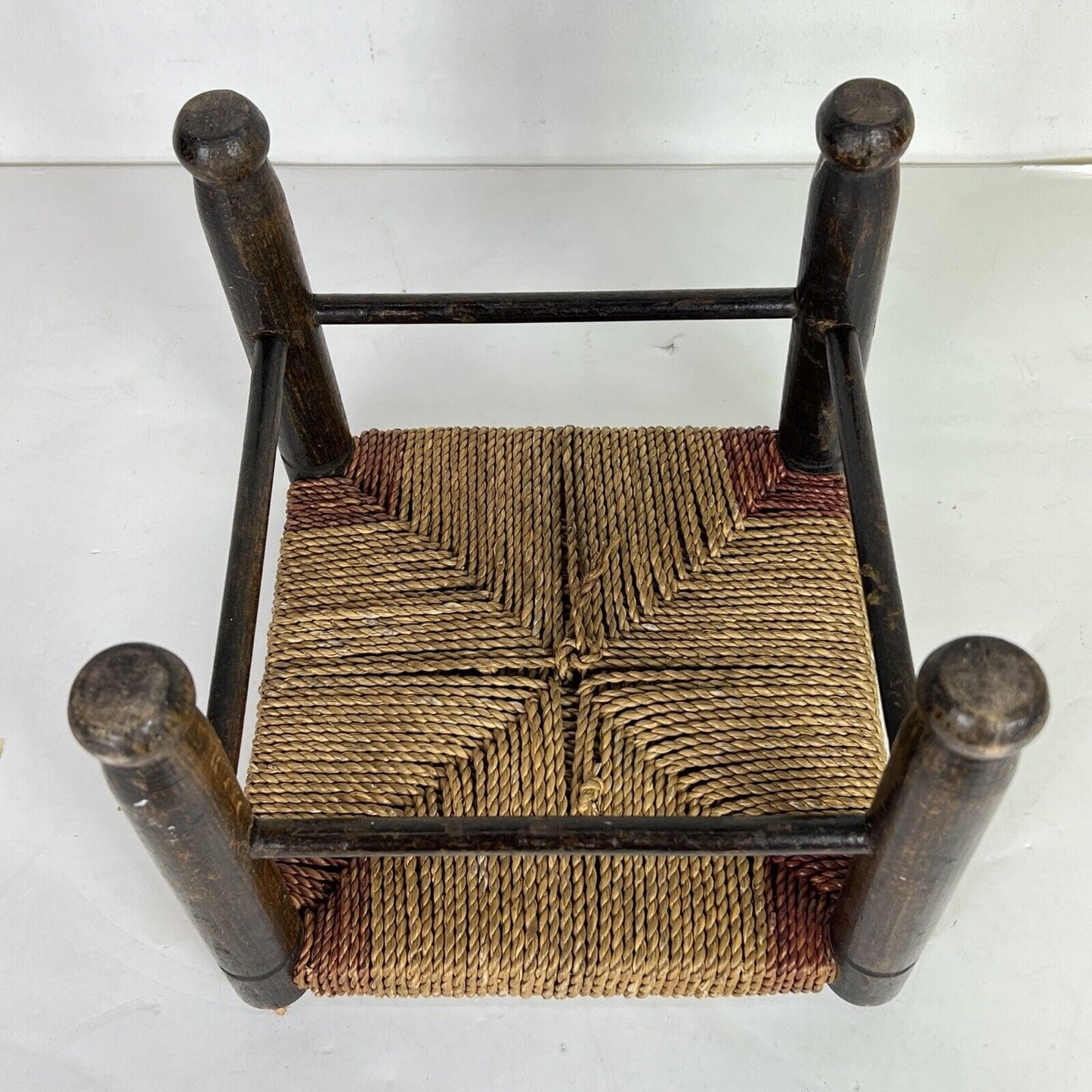 Antico Sgabello panchetta vintage panca in legno giunco rustica tavolino antico Categoria Sgabelli - Pouf - Poggiapiedi