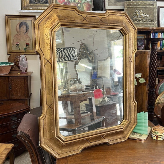 Antico specchio con cornice foglia oro e specchiera al mercurio 800 dorata Categoria Specchi e Cornici