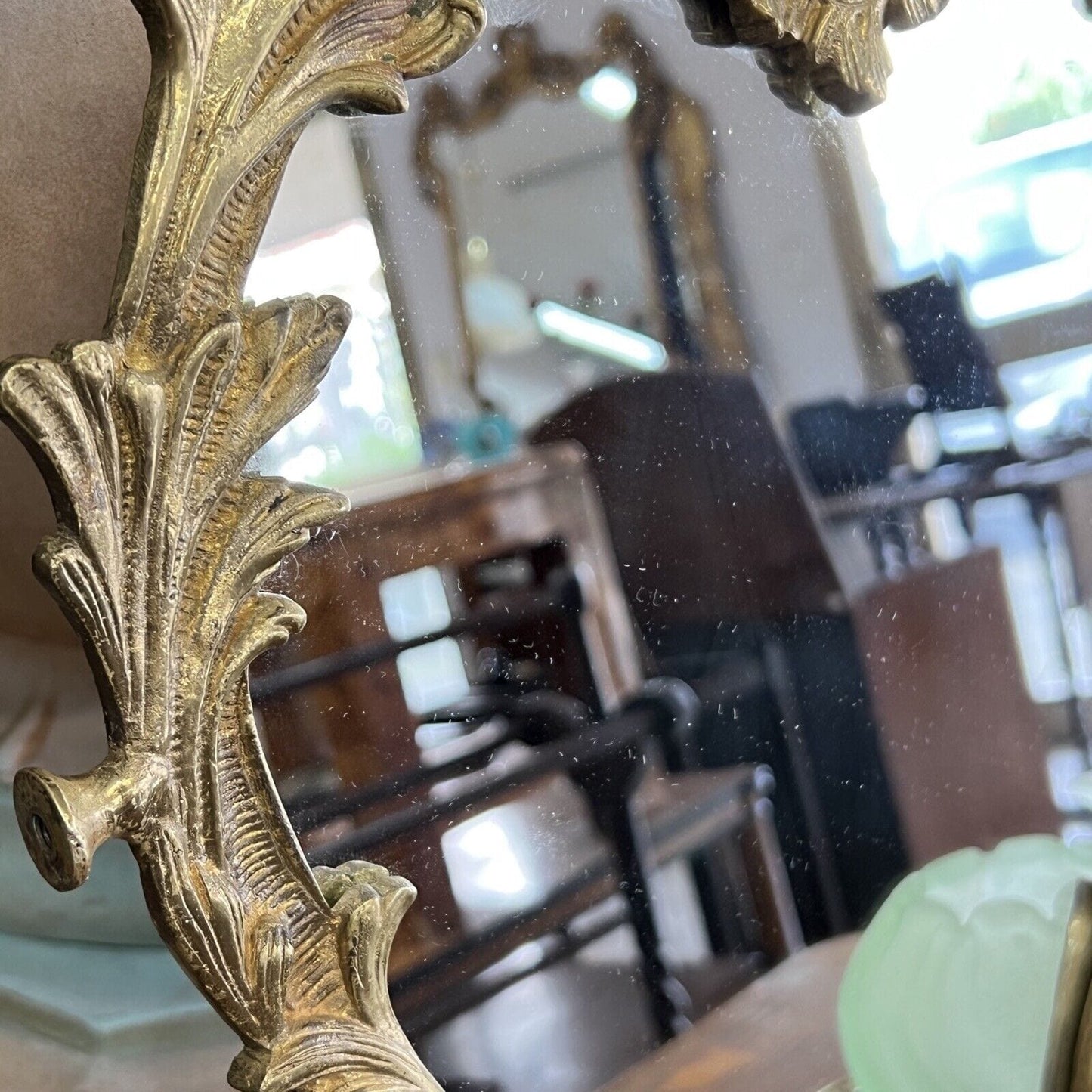 Antico Specchio con Cornice in bronzo ottone anni 50 stile Barocco da parete Categoria Specchi e Cornici