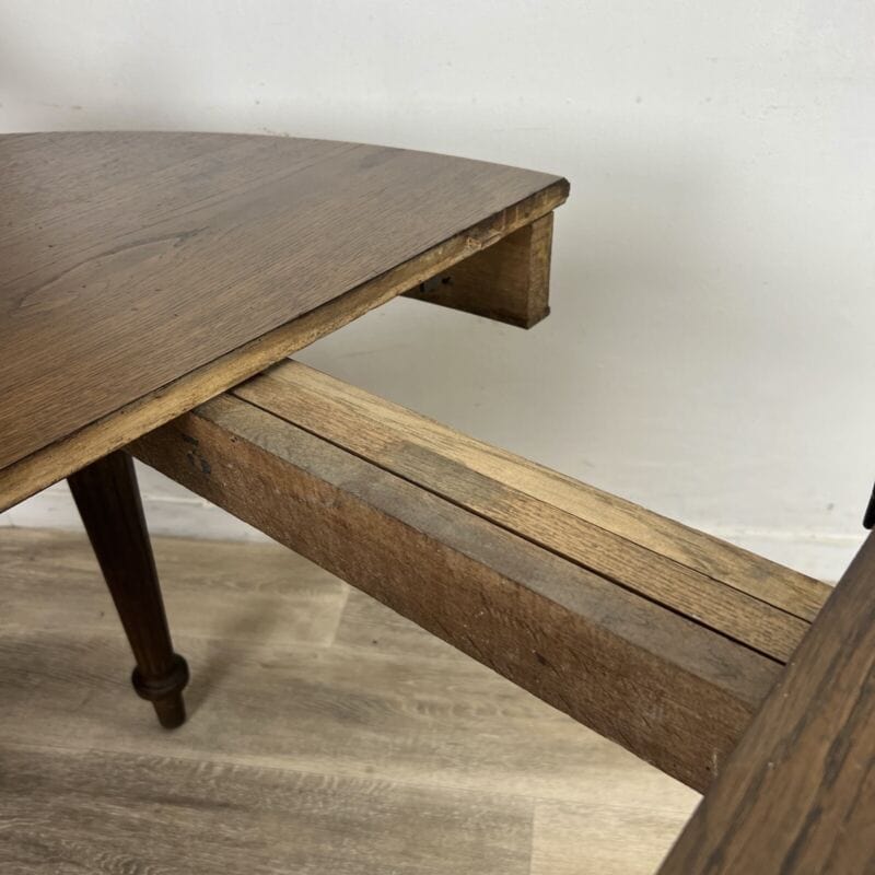 Antico tavolo allungabile da pranzo francese ovale in legno di Rovere epoca 900 Categoria Arredamento