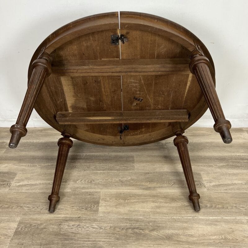 Antico tavolo allungabile da pranzo francese ovale in legno di Rovere epoca 900 Categoria Arredamento