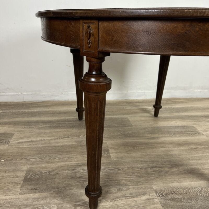 Antico tavolo allungabile da pranzo francese ovale in legno di Rovere epoca 900 Categoria Arredamento