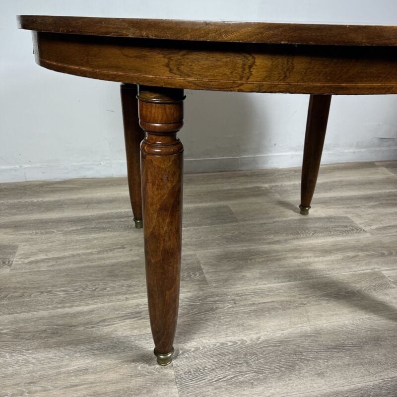 Antico tavolo allungabile da pranzo francese rotondo in legno radica di noce Categoria Arredamento