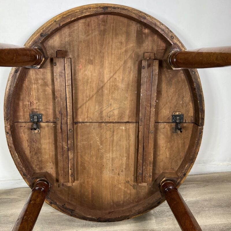 Antico tavolo allungabile da pranzo francese rotondo in legno radica di noce Categoria Arredamento