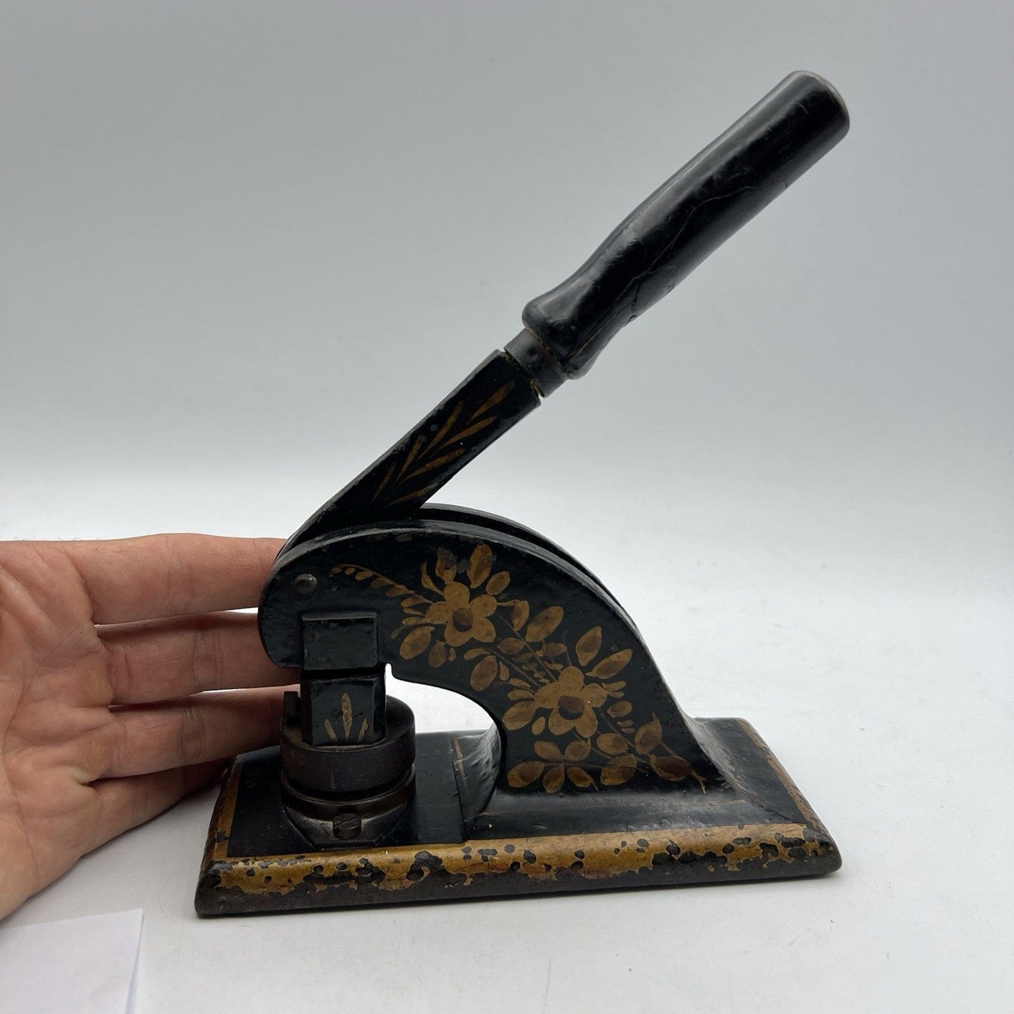 Antico timbro a secco inglese in ferro ghisa vecchia pressa da tavolo d'epoca Categoria Vari